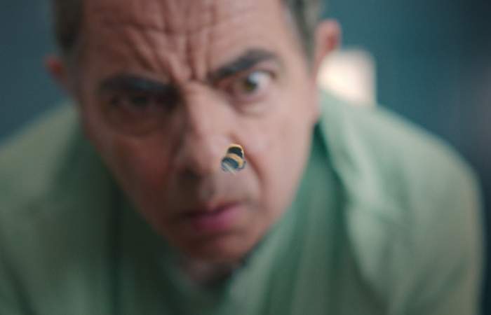Hombre vs. abeja: la nueva y ágil comedia con el protagonista de Mr. Bean