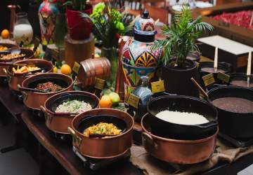 Rubaiyat: el restaurante en Santiago con buffet de feijoada, el plato emblema de Brasil