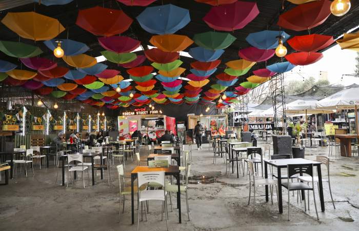 Distrito Pop: el nuevo y familiar patio de food trucks de Providencia