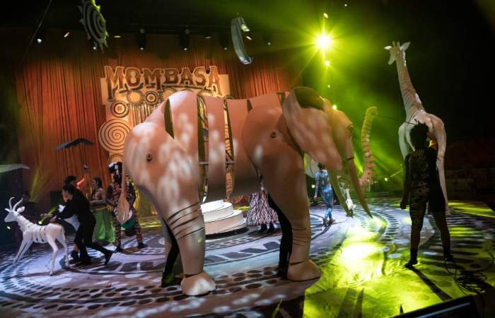 Viaje a Mombasa: el impresionante circo que trae a Chile grandes marionetas de animales