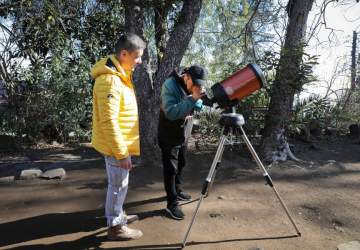 Los papás tendrán entrada gratis en el observatorio del cerro San Cristóbal para celebrar su día