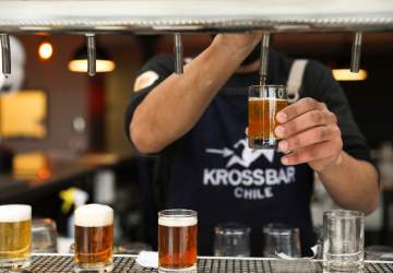 KrossBar: el hit cervecero desembarca en Antofagasta con una terraza con vista al mar
