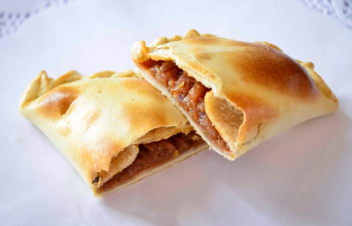 Dónde encargar pequén, la empanada de pura cebolla a la que le cantaba Violeta Parra