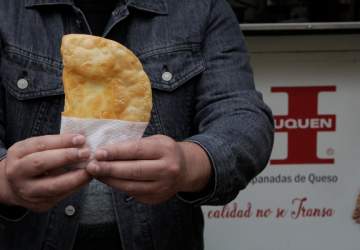 Las famosas empanadas de Huentelauquén llegaron a Santiago con un food truck en el Subcentro de Escuela Militar