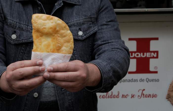 Las famosas empanadas de Huentelauquén llegaron a Santiago con un food truck en el Subcentro de Escuela Militar
