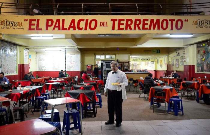 Adiós al Palacio del Terremoto: el Bar Las Tejas cierra su histórico local de calle San Diego
