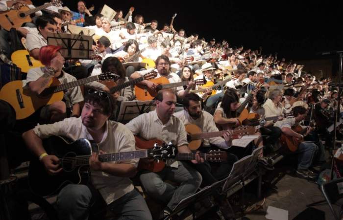 Mil Guitarras para Víctor Jara celebra sus 10 años con Manuel Garcia, Roberto Márquez y Juanito Ayala