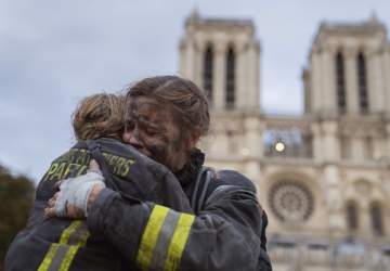 Notre-Dame: la serie que mezcla drama y realidad en torno al incendio de la catedral parisina