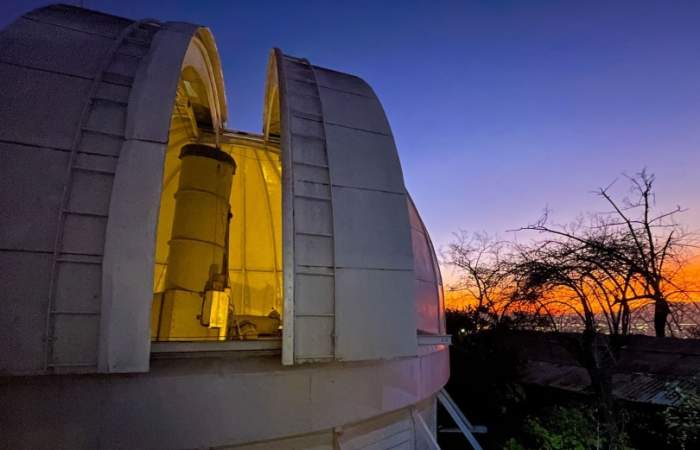 Observatorio del cerro San Cristóbal abre sus puertas con exposición de meteoritos y observación con telescopios
