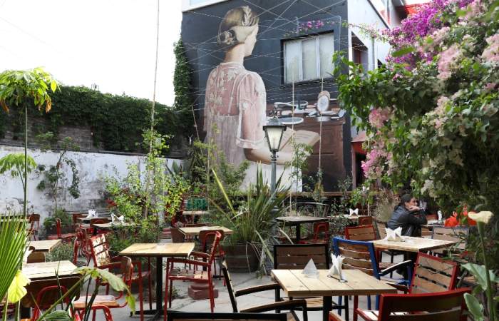 El Retiro: el bar que irrumpe en barrio Bellavista con una increíble terraza-jardín