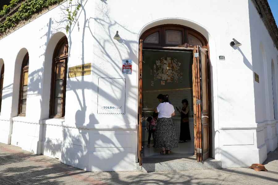 El Toldo Azul Barrio Italia