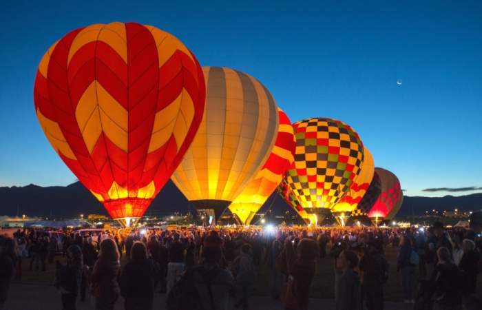 Con globos aerostáticos y música en vivo se reemplazarán los shows de fuegos artificiales a lo largo del país