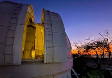 Sube a ver la Luna y los anillos de Saturno: partieron las visitas nocturnas en el observatorio del cerro San Cristóbal