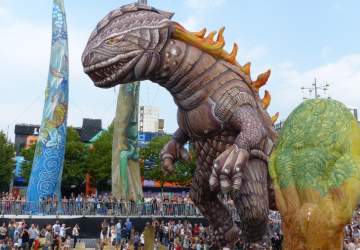 Un dinosaurio gigante deambulará por las calles de Santiago en vacaciones