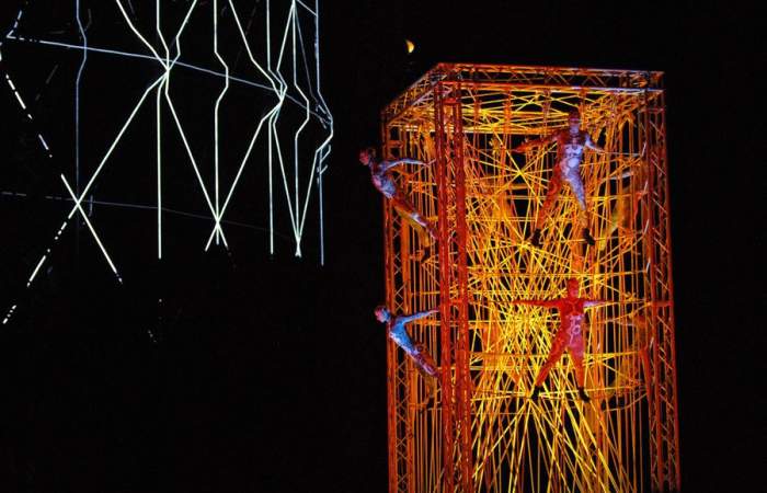 Carillon, el vuelo del tiempo: el espectáculo 3D con acrobacias aéreas que llega gratis al Parque O’Higgins