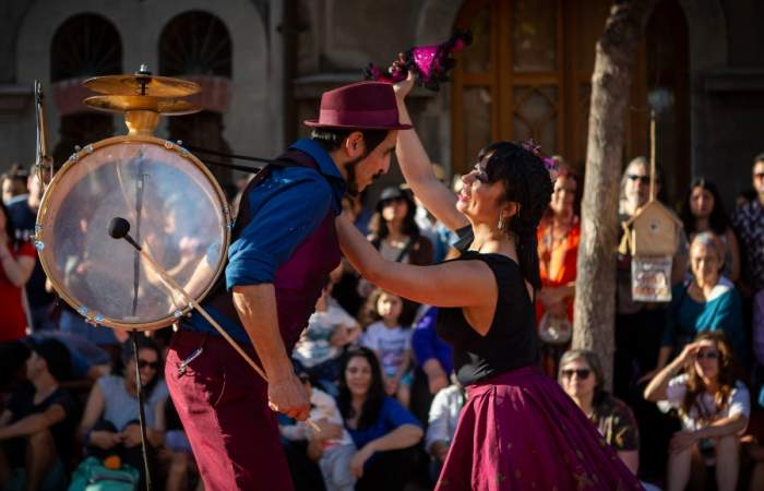 Flor de Esquina vuelve con su shows gratis a las calles del barrio Yungay para sumarse a la Fiesta del Roto