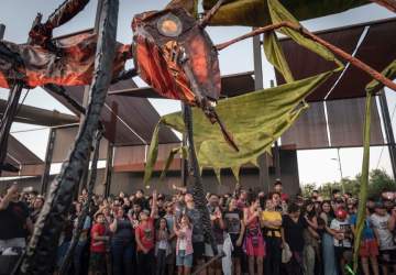 Insectes: el desfile de insectos gigantes que está invadiendo Santiago