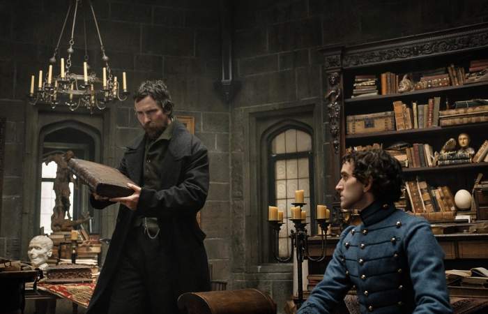 Los crímenes de la academia: el melancólico thriller de Netflix con Edgar Allan Poe