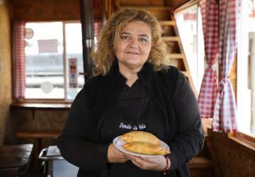 Donde La Pola: las legendarias empanadas fritas de la Carretera Austral