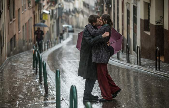 Eres tú: la comedia romántica española de Netflix donde un beso puede cambiarlo todo