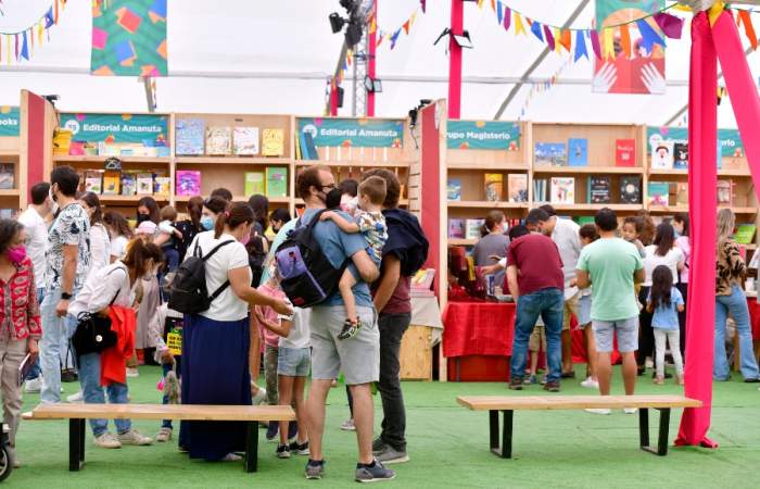 Con la Feria del Libro de Vitacura parten los festejos del Mes del Libro