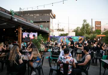 Roatán Bar: la refrescante terraza que la lleva en barrio Italia