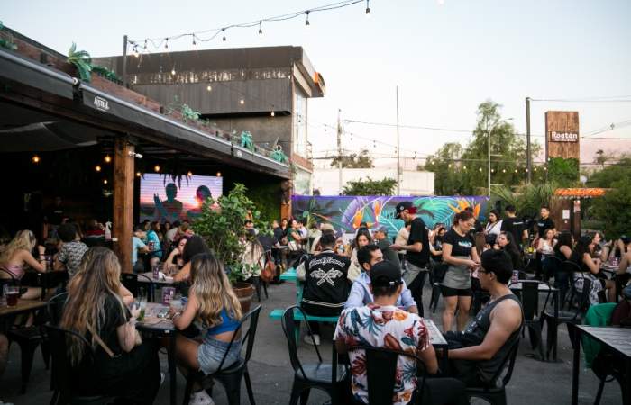 Roatán Bar: la refrescante terraza que la lleva en barrio Italia
