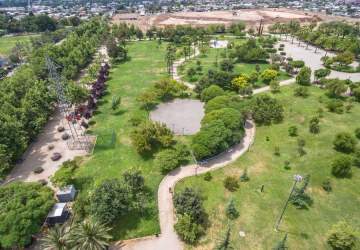 Parque André Jarlán: un oasis en medio de la ciudad con extensas áreas verdes, juegos y zonas de picnic