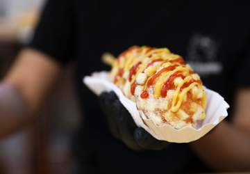 Watanabe Street Food: los corn dogs o hot dog coreanos que son un hit en Lastarria