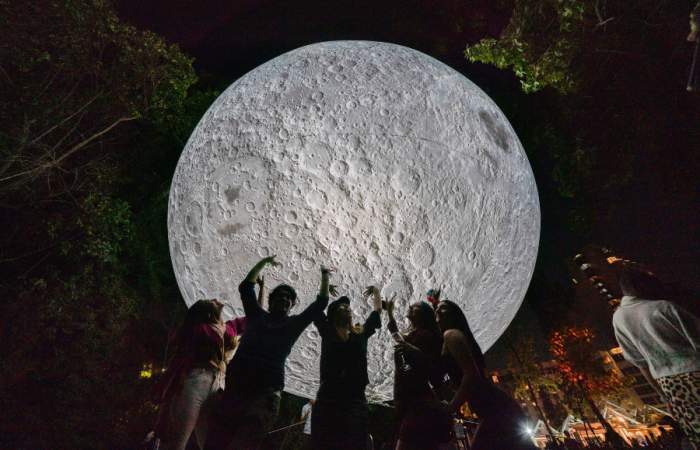 Del Valle de la Luna a Rapa Nui: el asombroso Museo de la Luna sale de gira por Chile