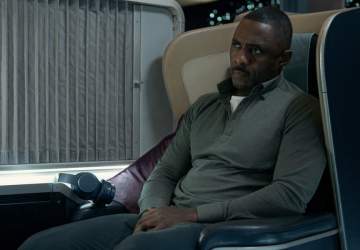 Secuestro aéreo: el intenso thriller de Apple TV+ con un impecable Idris Elba