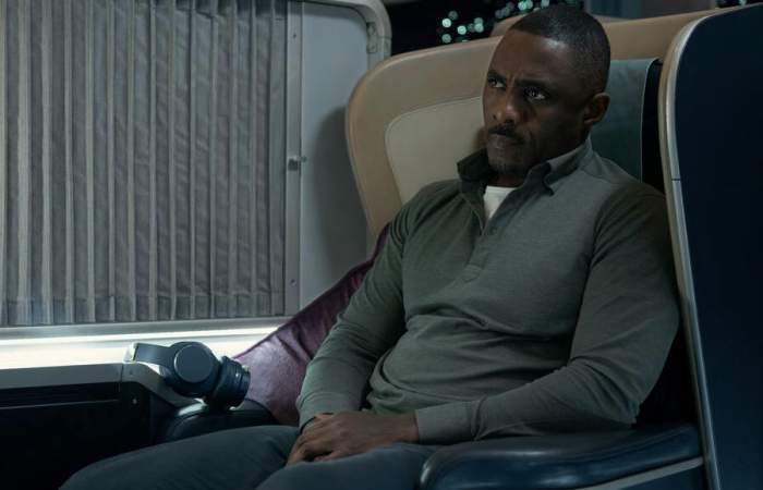 Secuestro aéreo: el intenso thriller de Apple TV+ con un impecable Idris Elba