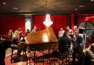 Bar Don Clan: el piano bar con karaoke escondido en un restaurante del barrio El Golf