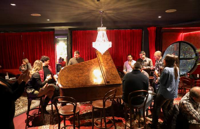 Bar Don Clan: el piano bar con karaoke escondido en un restaurante del barrio El Golf