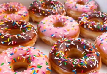 Krispy Kreme inaugura su local en Costanera Center: tendrá un año de donuts gratis para los primeros en llegar