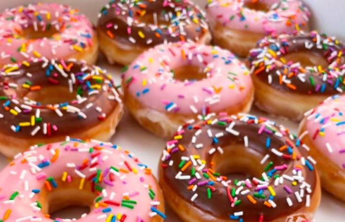 Krispy Kreme inaugura su local en Costanera Center: tendrá un año de donuts gratis para los primeros en llegar
