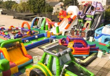 Space Jump: el parque de juegos inflables gigantes que aterrizó en Mallplaza Sur