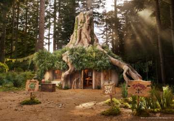Ya puedes dormir en la casa de Shrek: está disponible en Airbnb