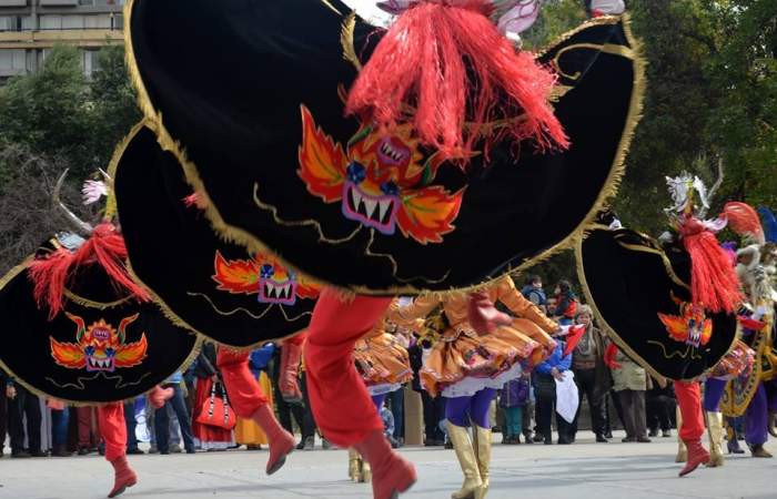 Un pasacalle gratuito llenará de colorido la Alameda para celebrar el Día del Folclor