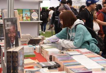 Con entrada gratis y conocidos autores vuelve la Feria del Libro a la Plaza de Maipú