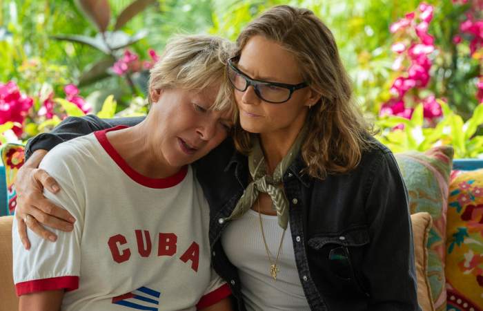 Nyad: el biopic de Netflix con unas sobresalientes Jodie Foster y Annette Bening