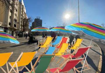 Plaza Italia se convertirá en un gran lounge con sillas de playa, Djs y esculturas de hielo
