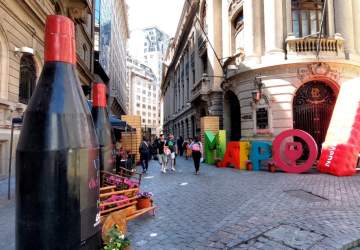 Una fiesta del vino con entrada gratis llega al centro de Santiago