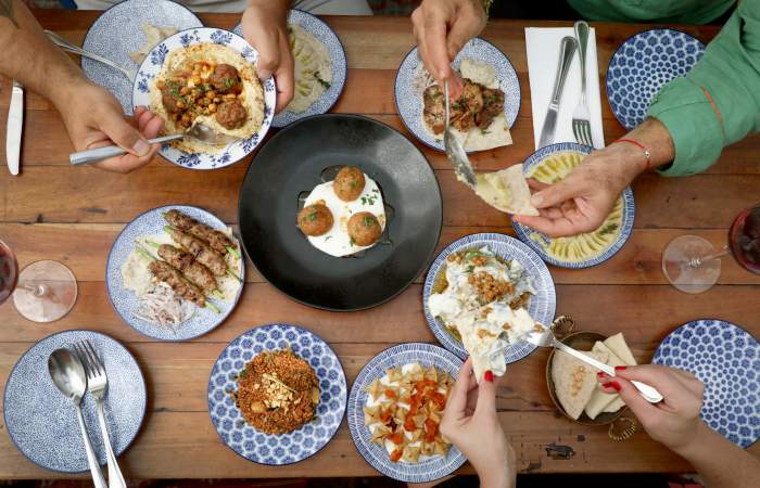 Meze: un viaje por las mil y una noches de la cocina de Turquía en Manuel Montt