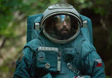El astronauta: la cinta de Netflix con Adam Sandler como un viajero espacial de inusual compañía