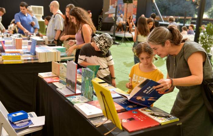 Ya puedes visitar la Feria Internacional del Libro de Vitacura, que este 2024 regresa con cuatro días de cultura y literatura