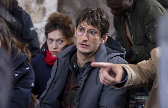 Fiasco: la inusual comedia francesa de Netflix donde la ópera prima de un director se vuelve pesadilla