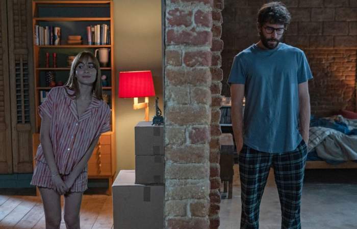 Pared con pared: la comedia romántica española de Netflix con dos vecinos en problemas