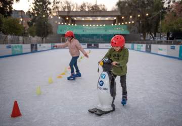 Patinaje en hielo: las pistas que hay en Santiago para divertirse este invierno
