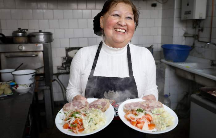 Reinas de la cocina chilena: 7 picadas donde las mujeres paran la olla en este 8M